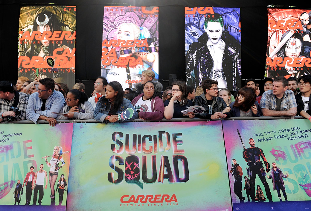 Il fan in attesa di incontrare i protagonisti di "Suicide Squad". Foto Getty