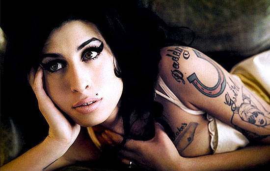 Winehouse e Ronson, divisi dalla cover di “Back to Black”