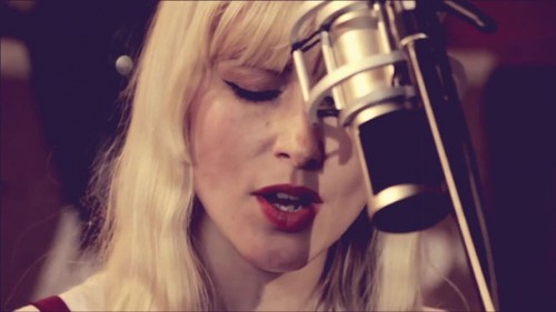 Izzy Lindqwister - 30 Days