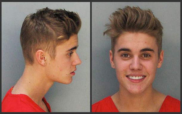 Justin Bieber nella foto segnaletica diffusa dalla polizia