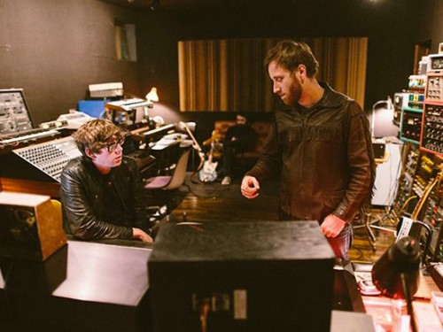 I Black Keys in studio di registrazione fotografati da Reid Long