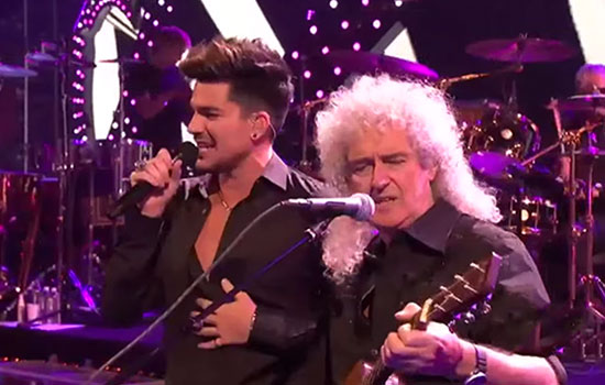 Adam Lambert coi Queen live @ iHeartRadio | Screenshot YouTube