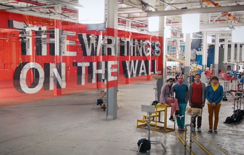 OK Go e le allucinazioni visive di "The Writing's on the Wall"