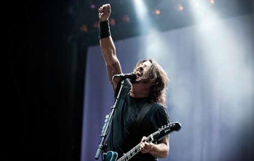 I Foo Fighters approvano i concerti crowdfunded: "Sono il futuro"