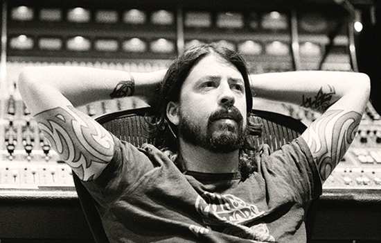 Dave Grohl in studio di registrazione, Foto p.g.c. BMG