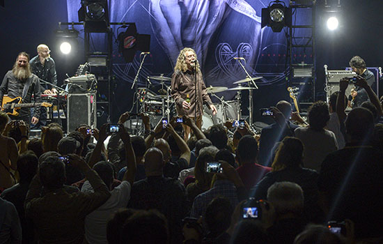 La foto del live della storica voce dei Led Zeppelin al Parco della Musica