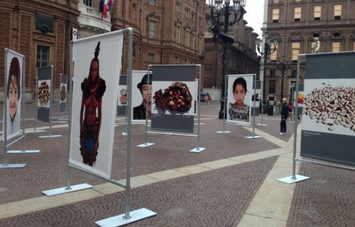La mostra "Terra Madre secondo Oliviero Toscani", in Piazza Carignano a Torino fino al 31 ottobre 2014