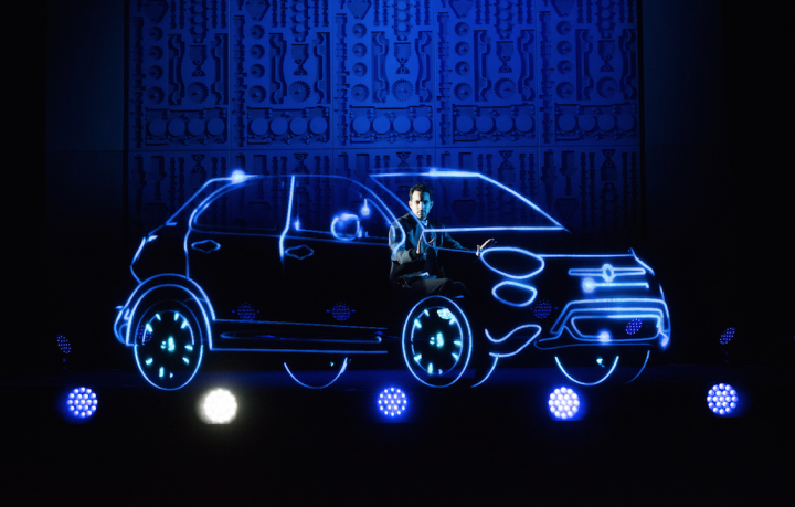 L'illusionista Dynamo alla presentazione londinese della Fiat 500 X