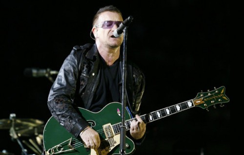 Bono suona la sua Gretsch G6136I Bono Irish Falcon