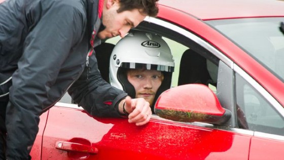 Ed Sheeran prima del giro di pista (foto: Top Gear /BBC)