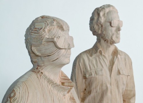 La scultura in betulla che rappresenta i due Daft Punk (Photo © Diane Arques; © Veilhan/ ADAGP, Paris/ ARS, New York, 2015, courtesy Galerie Perrotin)