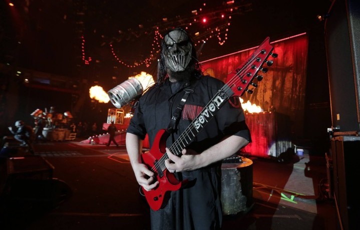 Il chitarrista degli Slipknot è stato accoltellato alla testa dal fratello
