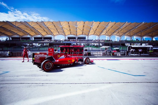 Kimi Raikkonen cerca parcheggio a Sepang (foto: Facebook Scuderia Ferrari)