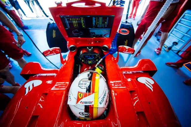 Nei box di Sebastian Vettel (foto: Facebook Scuderia Ferrari)