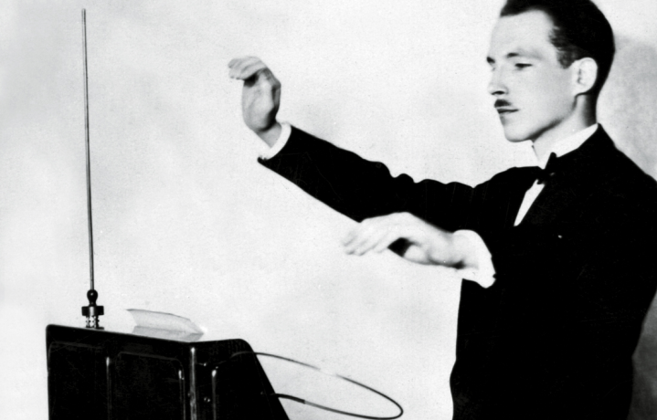 Il Theremin suonato dal suo creatore.