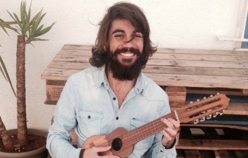 Alessio Bondì è il nuovo artista di Malintenti Dischi, qualcuno l’ha definito una via di mezzo tra Rosa Balistreri e Jeff Buckley.