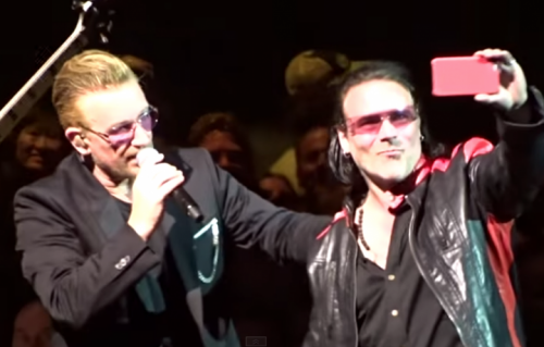 Il 26 maggio scorso durante il concerto degli U2 al Los Angeles Forum erano in due a cantare "Sweetest thing", Bono Vox e il suo sosia