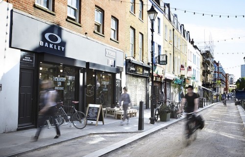L'esterno della "Oakley in Residence: London", a Exmouth Market