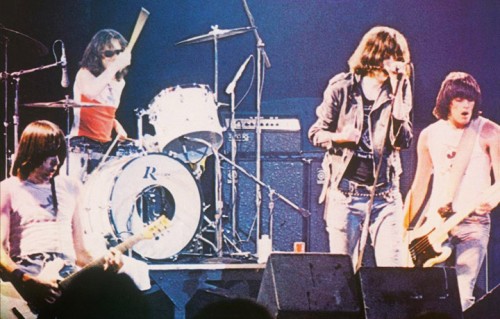 Un dettaglio della copertina dell'album dei Ramones "It's Alive"