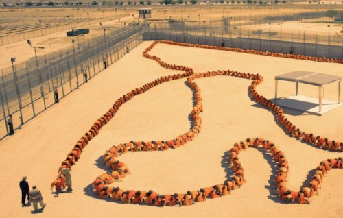 Una scena del film "Human centipede 3", in uscita a giugno
