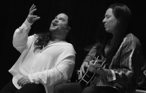 Jack Black rifà il video di "More Than Words" con Jimmy Fallon. Una parodia irresistibile