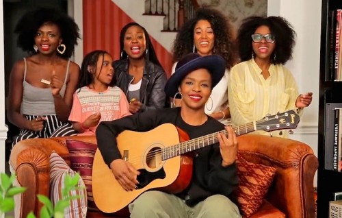 Lauren Hill in un recente video pubblicato sulla sua pagina Facebook