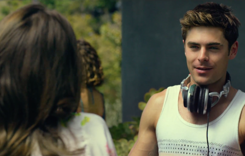 Una scena di "We are Your Friends" con Zac Efron e Emily Ratajkowski