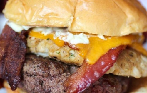 Uno dei nostri hamburger preferiti, quello del Big Pink di Miami. Fonte: Facebook