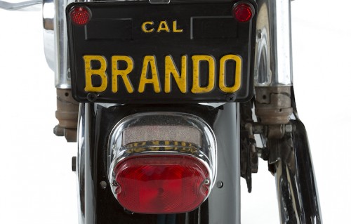 La targa della Harley-Davidson di Marlon Brando. Foto courtesy: Julien's Auctions