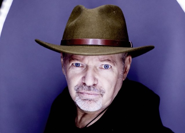 Vasco Rossi fotografato da Giovanni Gastel per “Le 100 facce della musica italiana” in edicola e in mostra a febbraio 2015. Il progetto fotografico è ora un documentario su Sky Arte