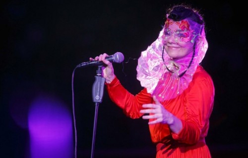 Il concerto di Björk all’Auditorium Parco della Musica di Roma il 29 luglio - Foto di Musacchio & Ianniello - Dress by Emanuel Ungaro - Headpiece by J T Merry