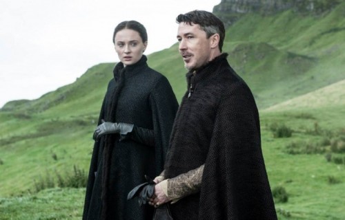 Sansa Stark e Lord Baelish. Foto: Facebook