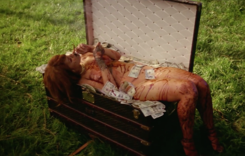 Che ci fai conciata così, Rihanna?