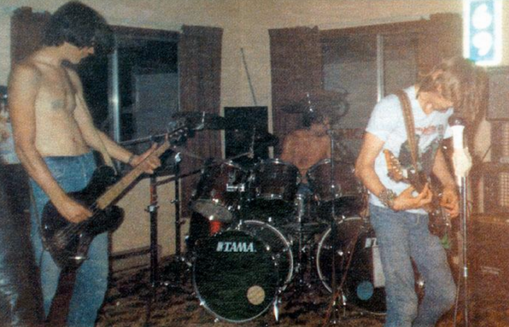 I Nirvana durante il loro primo live, 1987