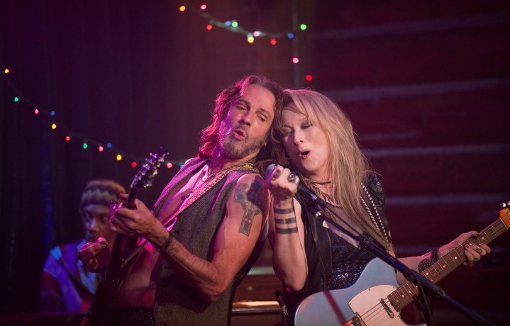 Greg (Rick Springfield) and Ricki (Meryl Streep)