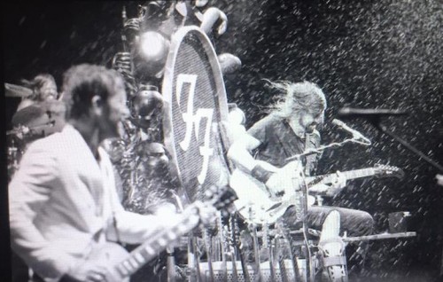 Il riposo forzato di Dave Grohl è durato molto poco. Foto: Dustin Rabin, fonte: Facebook