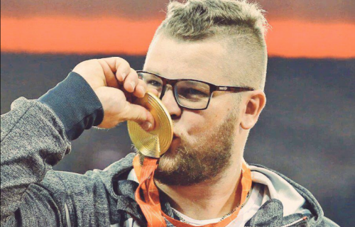 Pawel Fajdek, idolo del giorno. Foto: Facebook