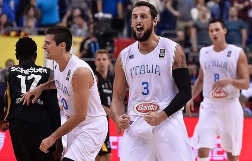La carica di Belinelli durante la partita con la Germania. Fonte: Facebook