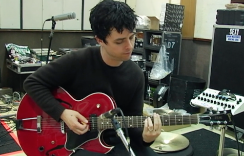 Sono uscite le prime immagini di "Heart Like a Hand Grenade" dei Green Day