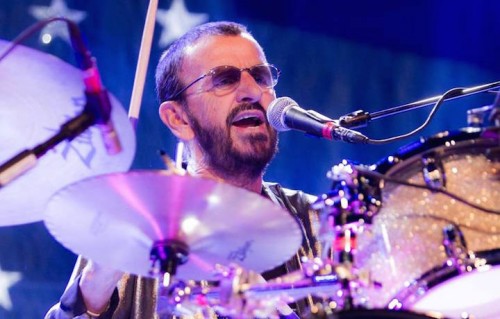 Ringo Starr dietro ai piatti. Fonte: Facebook