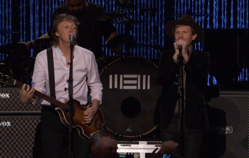 Paul McCartney e Beck sul palco dell'evento organizzato da PETA