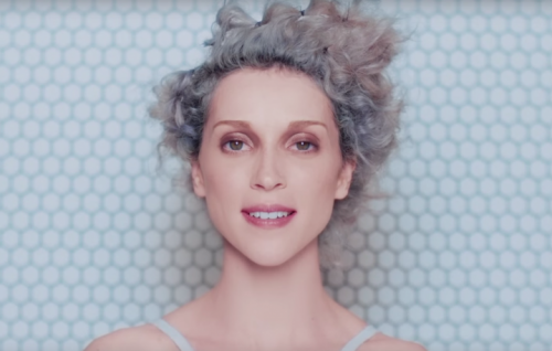 St.Vincent in una scena di "Birth In Reverse"