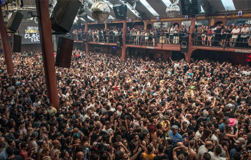 Una tipica Matinée all ’ Amnesia di Ibiza. Fonte: Facebook