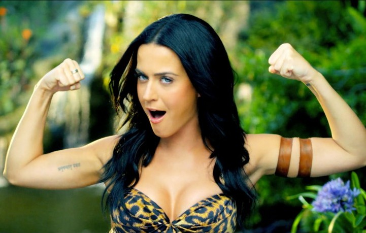 Katy Perry nel video di "ROAR"