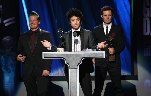 I Green Day sul palco della HoF l'anno scorso. Photo by Kevin Mazur/WireImage for Rock and Roll Hall of Fame | Foto via rockhall.com