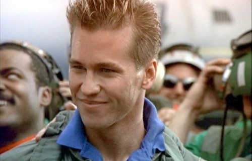 Val Kilmer in una scena di Top Gun (1986) diretto da Tony Scott
