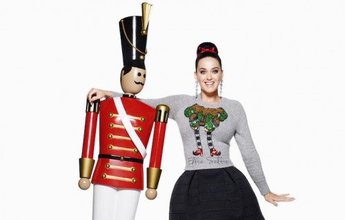 Katy Perry nella nuova campagna natalizia di H&M