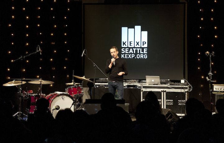John Richards di KEXP all'evento "Out of the Box" di La Marzocco