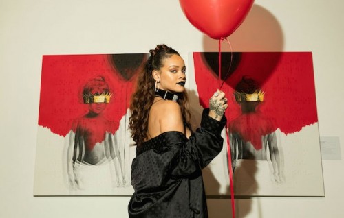 Rihanna con la cover del suo album Anti
