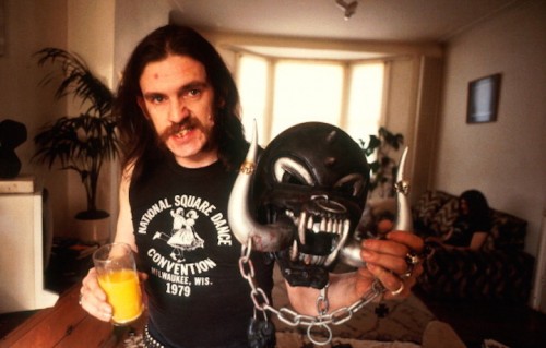 Lemmy Kilmister nel 1982. (Foto di Michael Putland/Getty Images)